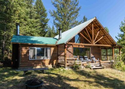 AP Ranch exterior Image of Cozy Canadian Cabin front porch area.